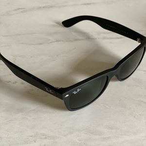 RAY BAN: New Wayfarer Classic Men’s Sunglasses